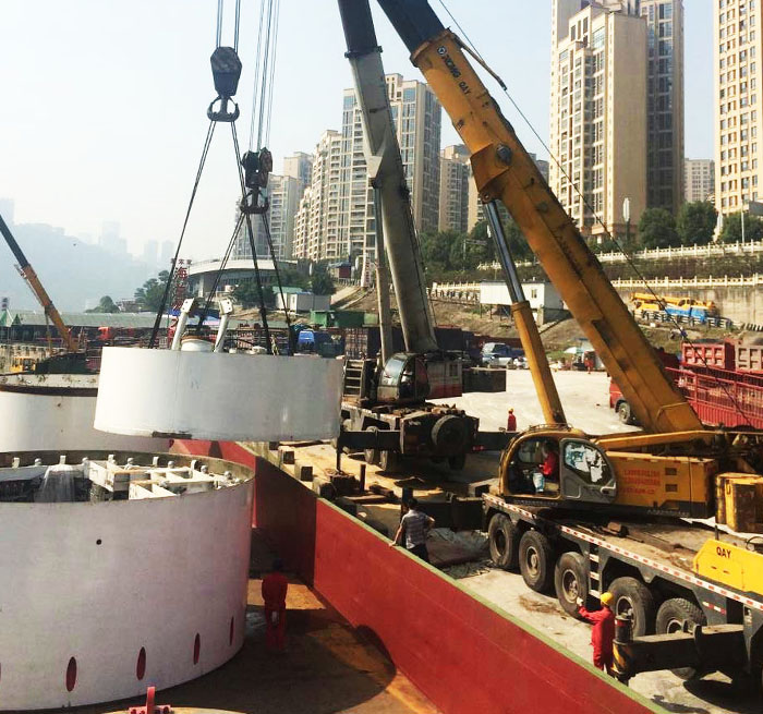 汉中吊车作业中